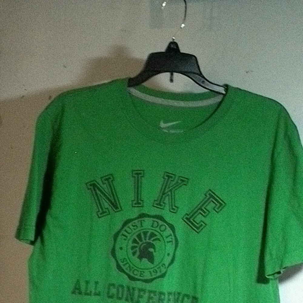 Nike tshirt size L